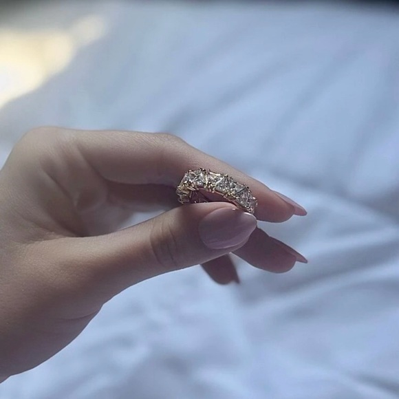 Gold or Silver “Hailey” 💎 Eternity Ring (multiple sizes) - Picture 4 of 11